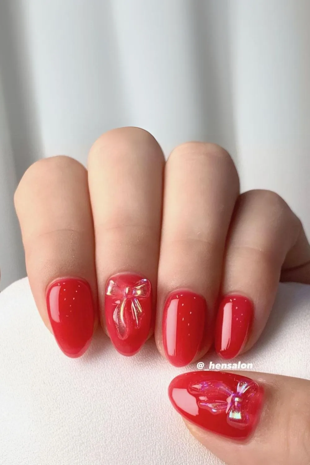 Red nails with 3D bow