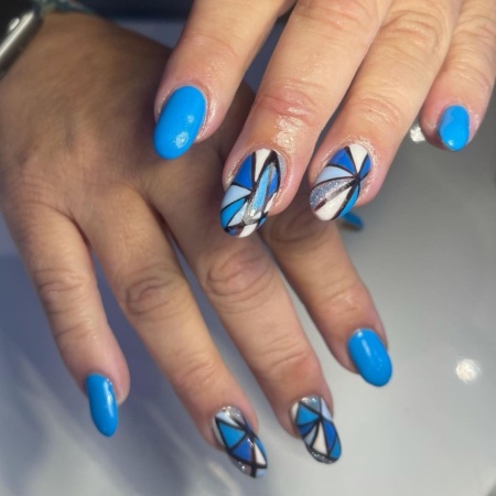 15+ Elegant Blue Nail Art Ideas for Every Occasion 4 Abstract Blue Geometrics